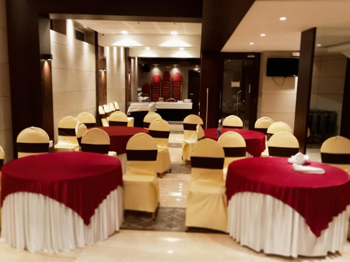Hotel Laxvas Thane Ngoại thất bức ảnh